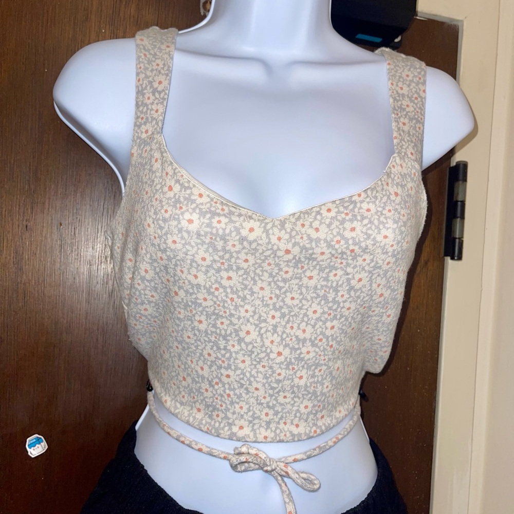 Daisy Cream & Gray Crop Top